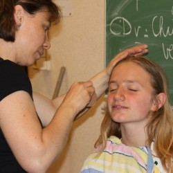 Stilzitten hé Jolien -) - Toneelvereniging Plankenkoorts 